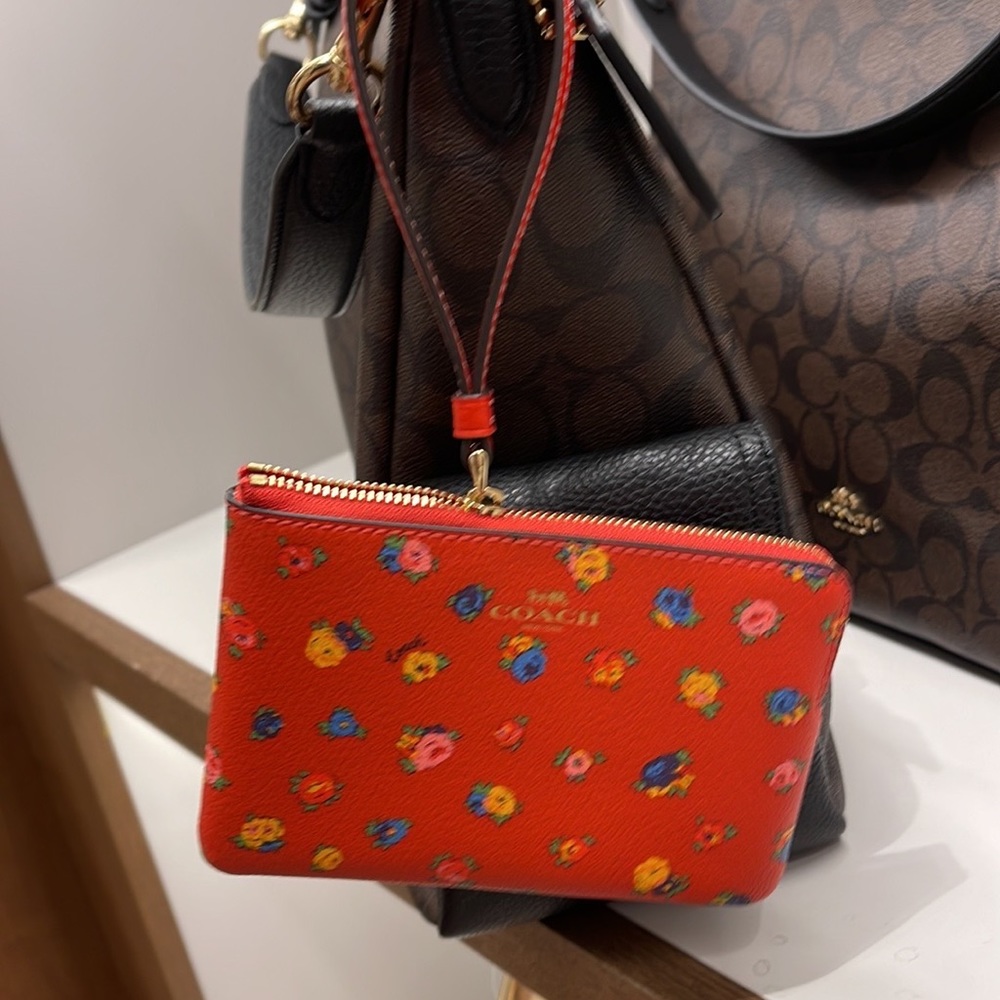 Coach Corner Zip Wristlet With Mini Vintage Rose Print
IM/Miami Red Multi - Picture 13 of 16